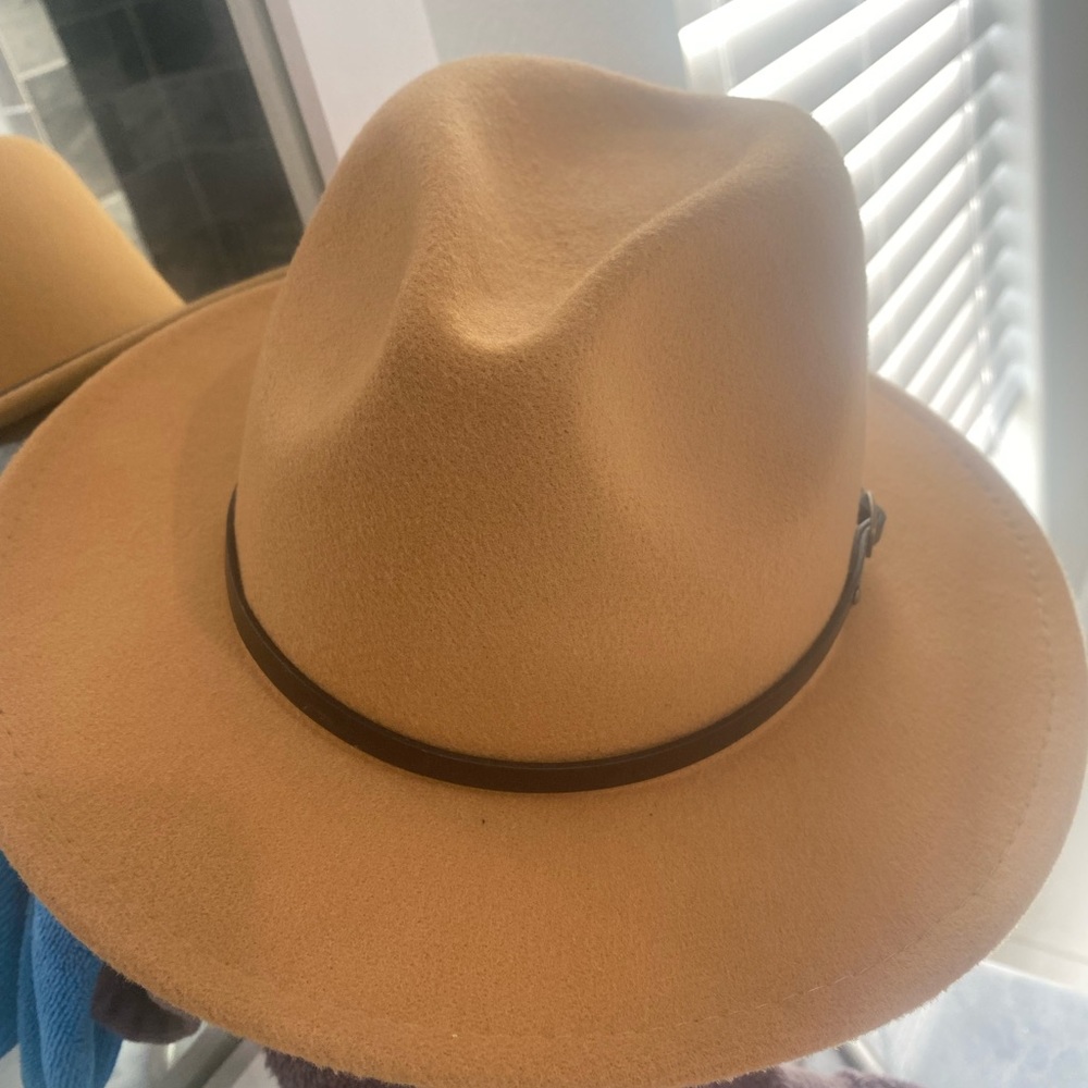 Bohemian fedora in rust/brown.  Worn 1 time.